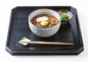 豊富な商品ラインナップから酒を選べる信濃屋