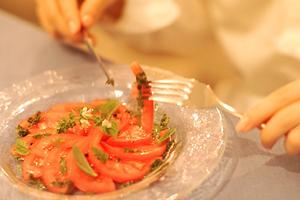 南越谷駅徒歩2分の越谷ミート酒場 ビンゴ：肉とワインを楽しむ駅前居酒屋